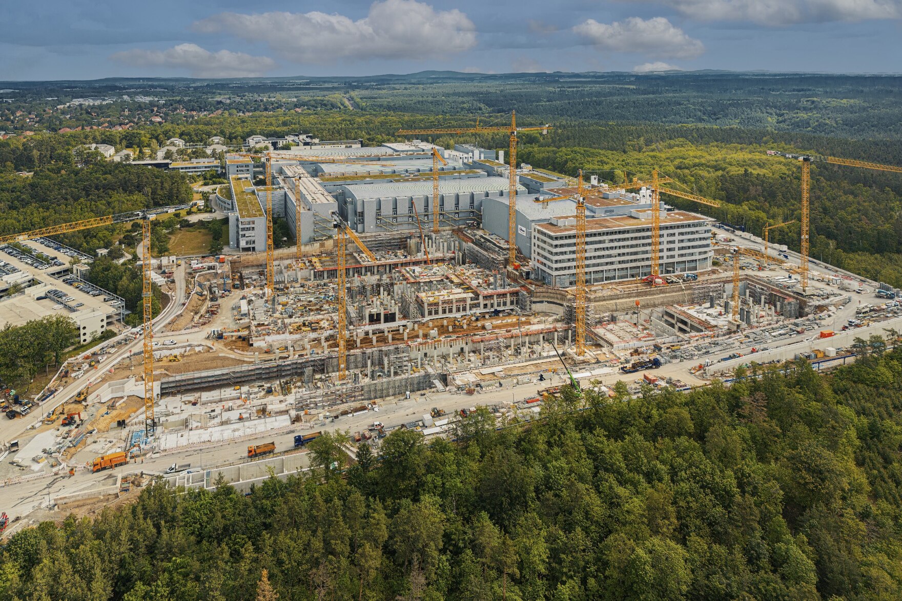 Luftaufnahme einer großen Baustelle